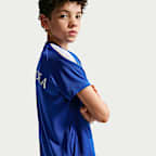 Playera de fútbol de manga corta Nike Dri-FIT para niños talla grande Chelsea FC Strike