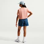 Nike Sportswear rövid szabású póló nagyobb gyerekeknek (lányok)