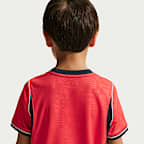 Kit de 3 piezas de fútbol Nike Replica para niños talla pequeña England local 2026 Stadium