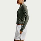 Nike Studio Fleece Mid-Rise-Shorts aus mittelschwerem Material (Damen)