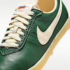 รองเท้าผู้หญิง Nike Astrograbber Leather