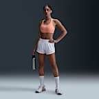 Bra deportivo con almohadilla de media sujeción para mujer Nike Swoosh