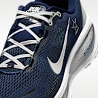 Tenis de correr en pavimento de la NFL para hombre Nike Vomero 18 (Dallas Cowboys)