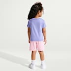 Playera con gráfico para niños talla pequeña Nike Sportswear