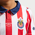 Conjunto de 3 piezas de futbol Nike Replica para niños talla pequeña C.D. Guadalajara local Stadium 2026/27