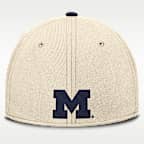 Gorra universitaria marca Jordan Dri-FIT para hombre Michigan Primetime