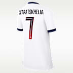Jersey de futbol Nike Dri-FIT de Khvicha Kvaratskhelia del Paris Saint-Germain visitante 2026/27 Stadium para niños grandes