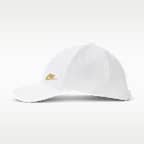 Gorra con logotipo de metal y estructura Nike Dri-FIT Club