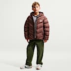 Chamarra acolchada Therma-FIT holgada para niños talla grande Nike Sportswear All Day Play