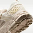 Scarpa Nike Vomero 5 con dettagli dal design rifrangente – Ragazzo/a