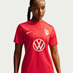 Playera de fútbol de manga corta Nike Dri-FIT para antes del partido para mujer USWNT Academy Pro
