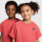 Conjunto de cuello redondo de dos piezas Nike para niños talla pequeña