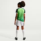 Shorts de fútbol Nike Dri-FIT Replica de Nigeria visitante 2026 Stadium para niños talla grande