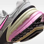 รองเท้าผู้หญิง Nike V2K Run พร้อมส่วนเน้นสะท้อนแสง