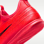 Nike Jr. Mercurial Vapor 17 Club Little Kids' Indoor/Court Low-Top Soccer Shoes