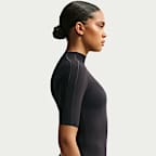 T-shirt de manga curta NikeSKIMS Weightless para mulher