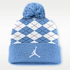 Gorro con pompón y dobladillo universitario marca Jordan para hombre North Carolina Peak Argyle