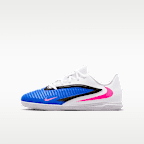 Nike Jr. Phantom 6 Low Club Fußballschuh für Hallen- und Hartplätze (ältere Kinder)