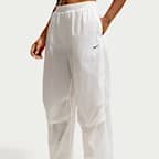 Pants ligeros de tiro medio con protección UV para mujer Nike Sportswear