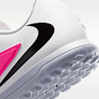 Tacos de futbol para pasto sintético (turf) Nike Phantom 6 Low Club