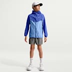 Chamarra de entrenamiento Nike Stride para niños Repel UV