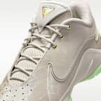 レブロン 22 EP バスケットボールシューズ