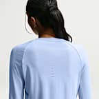 Playera de correr de manga larga de cuello redondo Dri-FIT UV para mujer Nike Swift