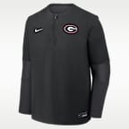 Playera rompevientos de manga larga universitaria Nike Dri-FIT con cierre de 1/4 para hombre Georgia Dugout