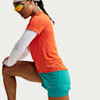Shorts de correr Dri-FIT de tiro medio 2 en 1 para mujer Nike Swift