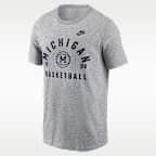 Playera universitaria Nike para hombre Michigan Legacy Basketball Arch