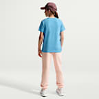 Playera para niños talla grande Nike Sportswear Club
