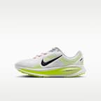 รองเท้าวิ่งโร้ดรันนิ่งเด็กโต Nike Vomero 18