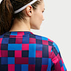 Playera de futbol Nike Dri-FIT para antes del partido para mujer, FC Barcelona