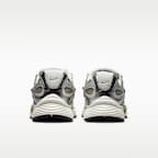 ナイキ V5 RNR ウィメンズシューズ リフレクティブ (再帰反射) アクセント付き