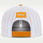 Gorra universitaria Nike Dri-FIT ajustable para hombre Tennessee Primetime Pin Stripe 2-Tone
