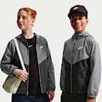 Wodoodporna kurtka z kapturem dla dużych dzieci Nike Sportswear Windrunner