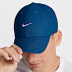 Gorra Swoosh con estructura Nike Club