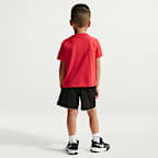 Playera con gráfico “Heat For Your Feet” infantil Nike