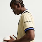 Jersey de fútbol Kobe Dri-FIT Replica del FC Barcelona visitante 2025/26 Stadium para hombre