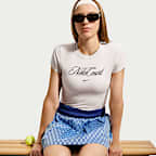 Playera de tenis de manga corta para mujer NikeCourt Heritage