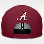 Gorra universitaria Nike Dri-FIT ajustable para hombre Alabama On-Field Club