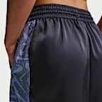 Shorts de tiro medio holgados para mujer Nike Sportswear Chill Lace