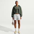 Nike Studio Fleece Mid-Rise-Shorts aus mittelschwerem Material (Damen)