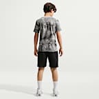 Playera para niños talla grande Nike Sportswear