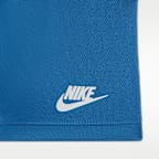 Conjunto de t-shirt com grafismo "Just Do It" e calções de rede Nike Sportswear para bebé