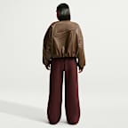 Pants plisados de tiro alto oversized con dobladillo abierto para mujer Nike Studio Fleece Heavyweight