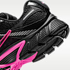 Γυναικεία παπούτσια Nike V5 RNR με ανακλαστικές λεπτομέρειες