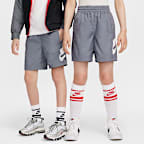 Shorts de tejido Woven de 15 cm para niños talla grande Nike Sportswear Club
