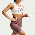 Bra deportivo con almohadilla de media sujeción para mujer Nike Swoosh