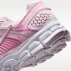 Tenis con detalles reflejantes para mujer Nike Zoom Vomero 5